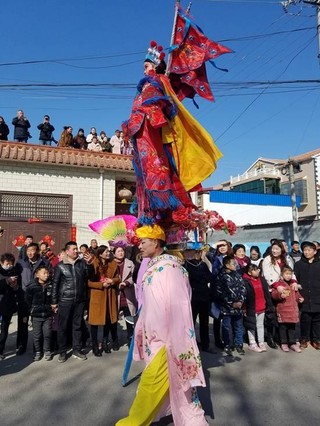 河南老岸背阁新春非遗展演 匠心糊裱传承文化根脉